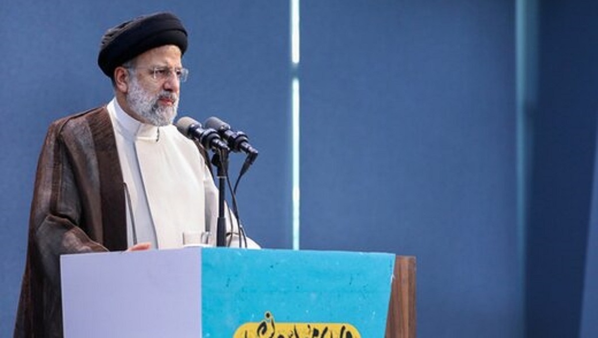 روزنامه دولت: سخنان رئیسی را تحریف کرده اند، او به معترضان نگفت «مگس»