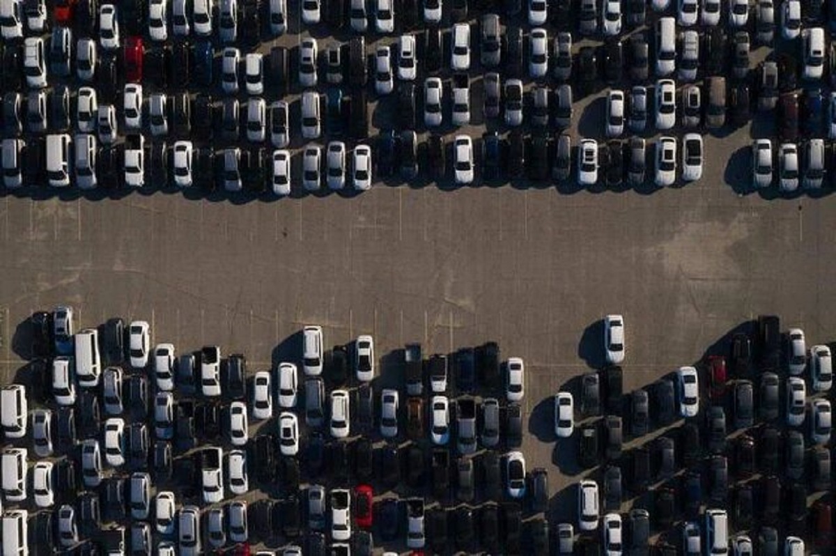 سقوط ۵۰ درصدی سود سهام خودروسازان آمریکا و اروپا