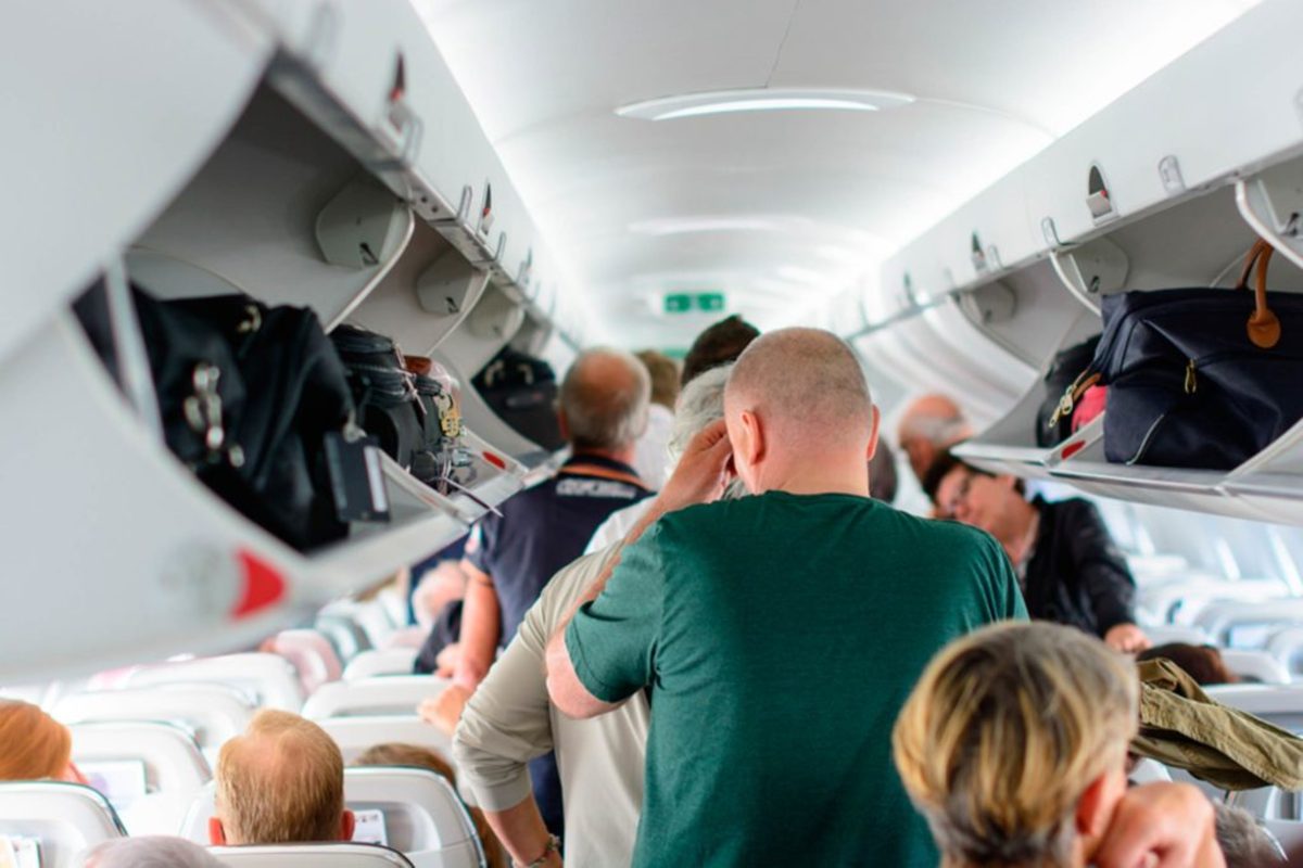 ببینید |حمله ناگهانی مسافر هواپیما به مهماندار در یک پرواز خارجی