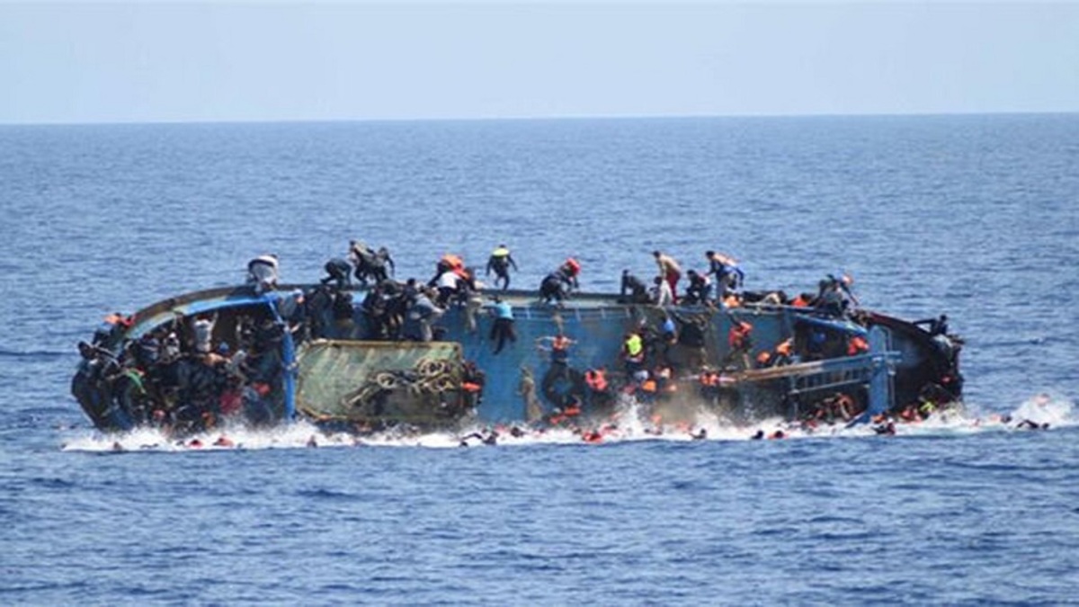 ببینید| لحظه واژگونی یک قایق و مفقود شدن مسافرانش در کامبوج