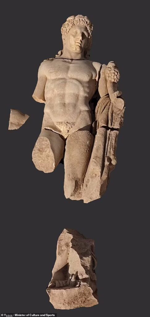 کشف مجسمه هرکول خدای رومی در شهر باستانی (+عکس)