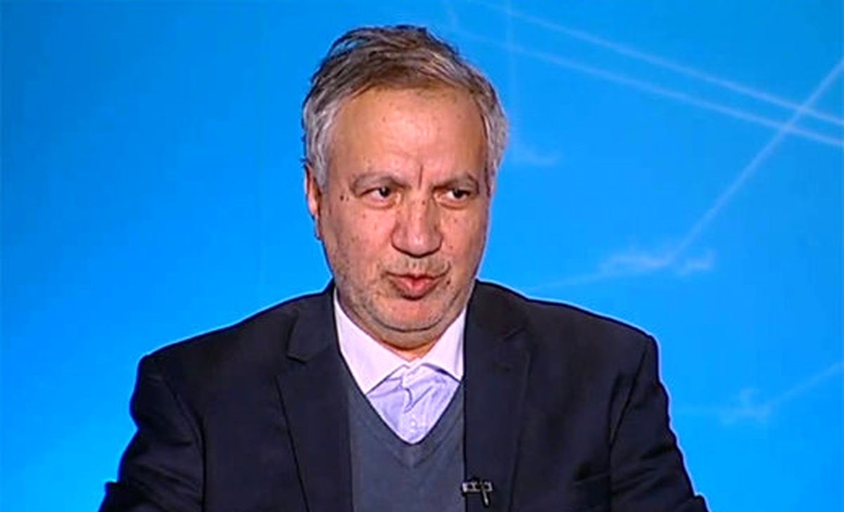 واکنش مهاجرانی  به اظهارت افراطیون: اگر گمان دارند که خدمت می‌کنند باید در سلامتی عقل‌شان تردید کرد/ آنها یا خائن اند یا احمق