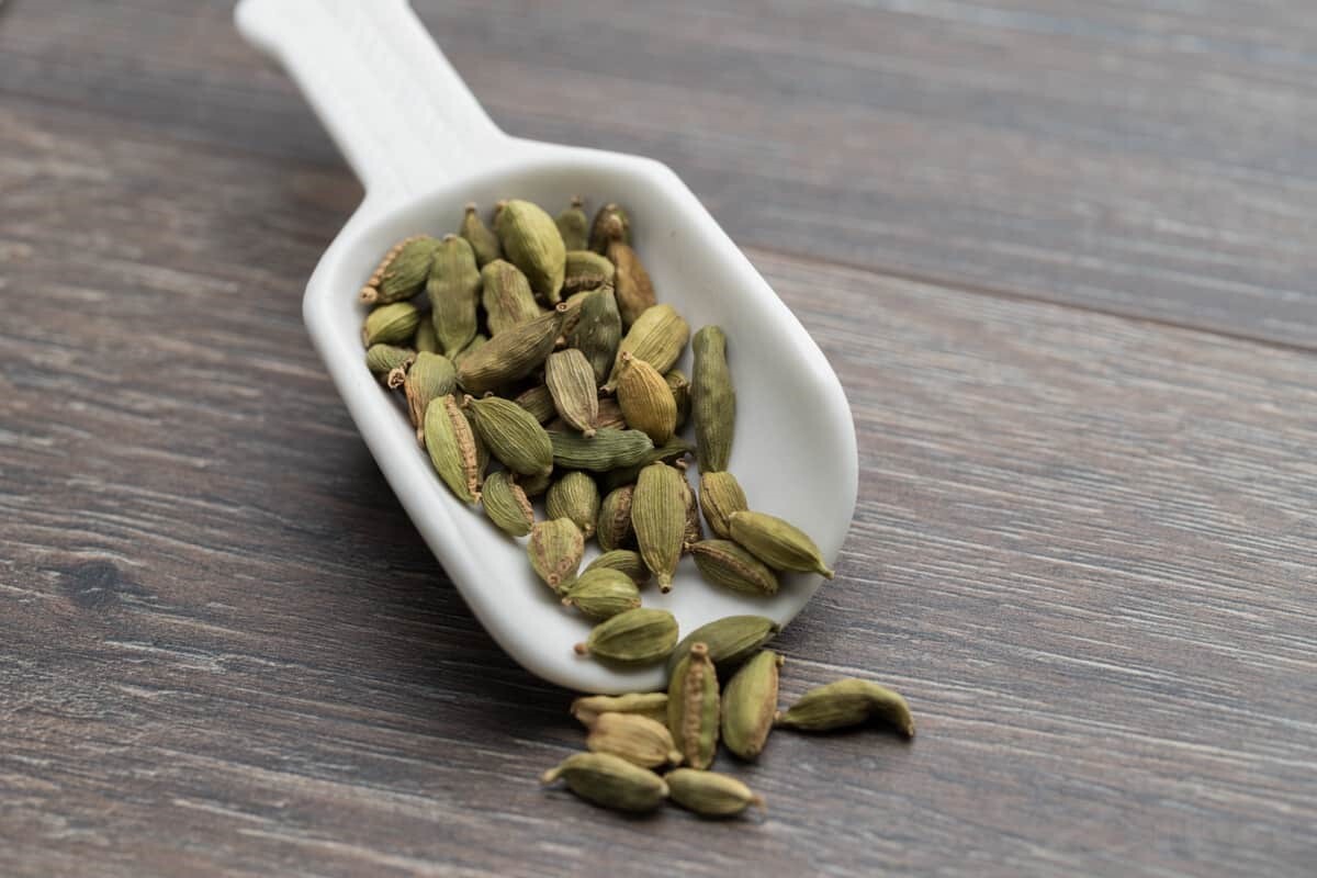 قیمت هل سبز اکبر و مزایای آن برای سلامتی قیمت هل سبز اکبر و مزایای آن برای سلامتی