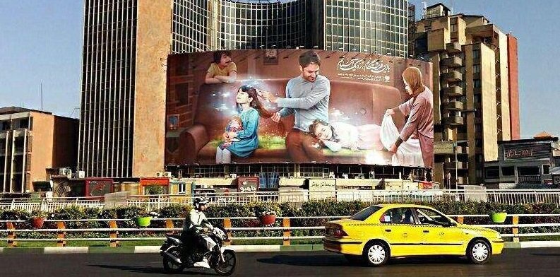 دیوارنگاره‌ پرحاشیه؛ ۷۰ تا ۱۸۰ میلیون تومان هزینه هر بار تعویض/ دیوارنگاره میدان ولیعصر مجوز شهرداری دارد؟