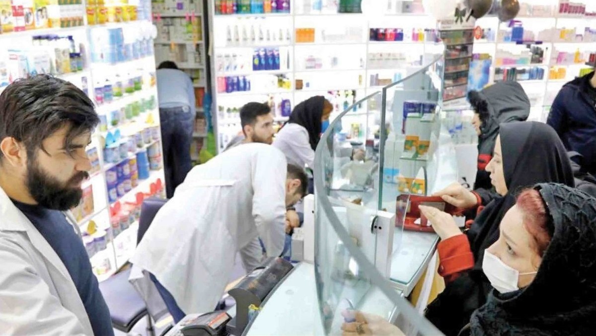 روزنامه همشهری: به گفته داروخانه‌داران آنتی‌بیوتیک‌ها به‌شدت کمیاب شده‌اند؛ قیمت آزادشان هم تا ۳ برابر گران شده