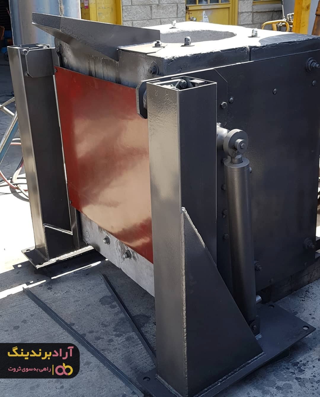 کوره القایی کوچک و کاربردهای فراوان آن در صنعت