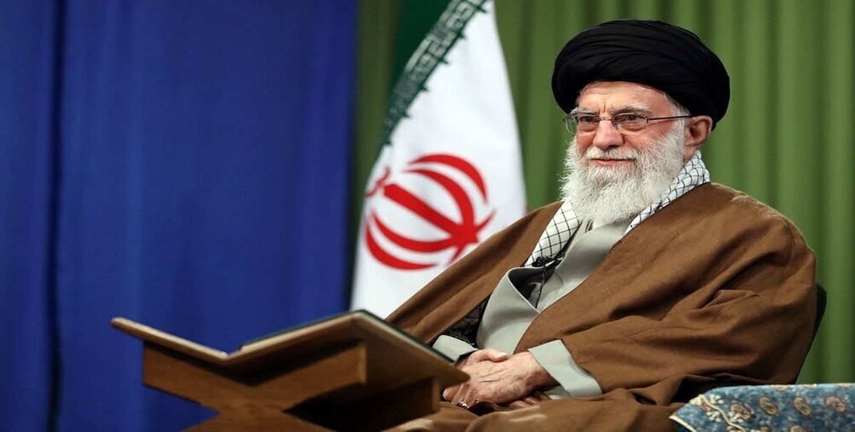روزنامه ایران: رهبرانقلاب، قدرت را در خودش متمرکز نکرده/ منطق او، «تحکّم» و «فرمان» و «تحمیل» نیست