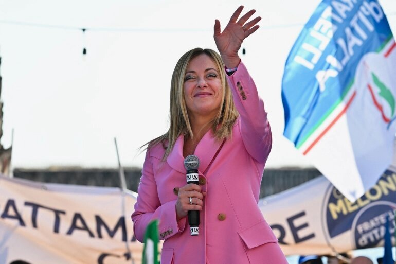اولین نخست وزیر زن در ایتالیا (+عکس) / بازگشت برلسکونی/ یک سوم وزیران، زن هستند