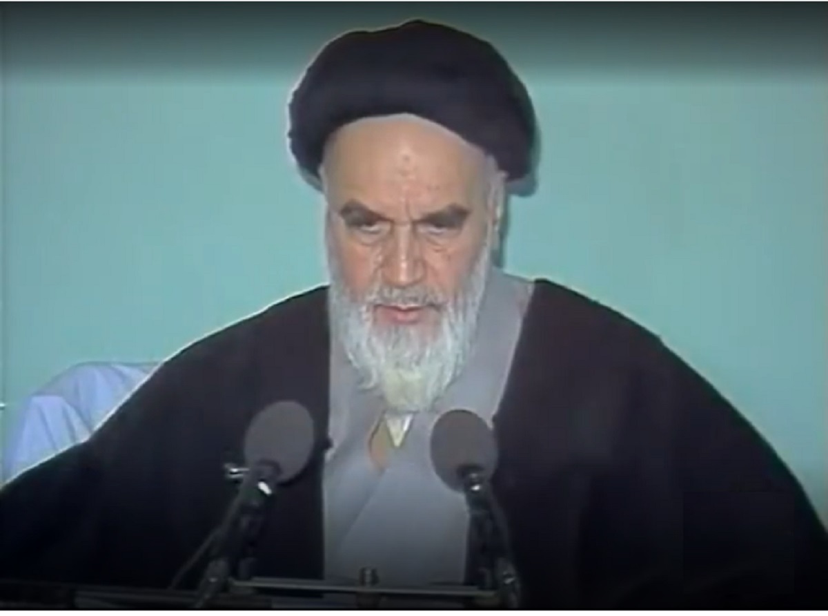 امام خمینی: خطر بزرگ این است که مردم از نظام روی برگردانند/ نظر مردم را جلب کنید (فیلم)