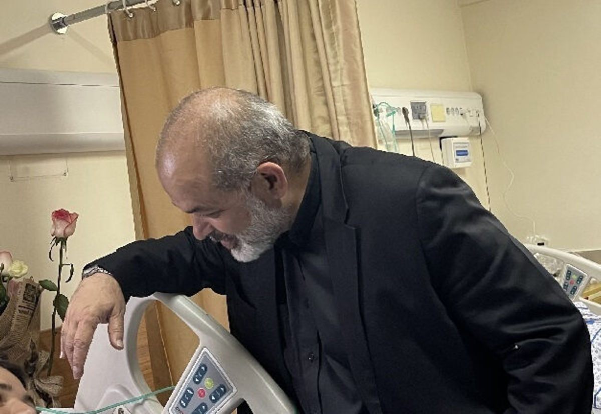 عیادت وزیر کشور از ماموران مجروح در حوادث اخیر (+عکس)