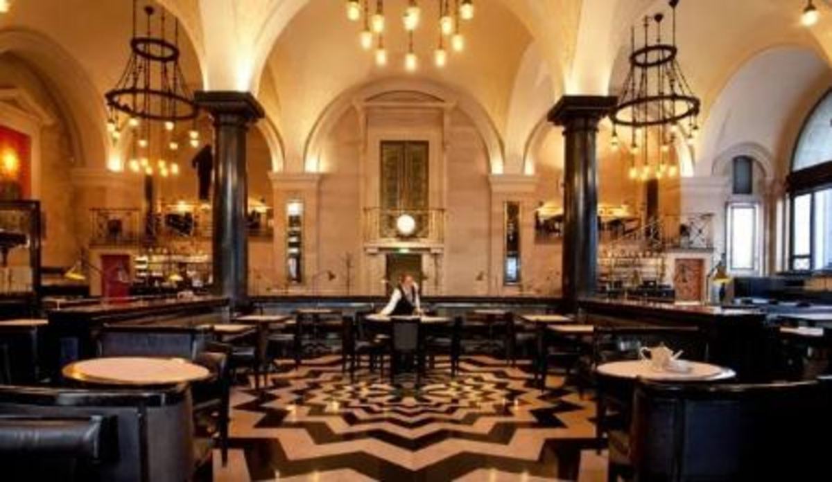 پرتره رستوران‌دار معروف حراج می‌شود (+عکس)