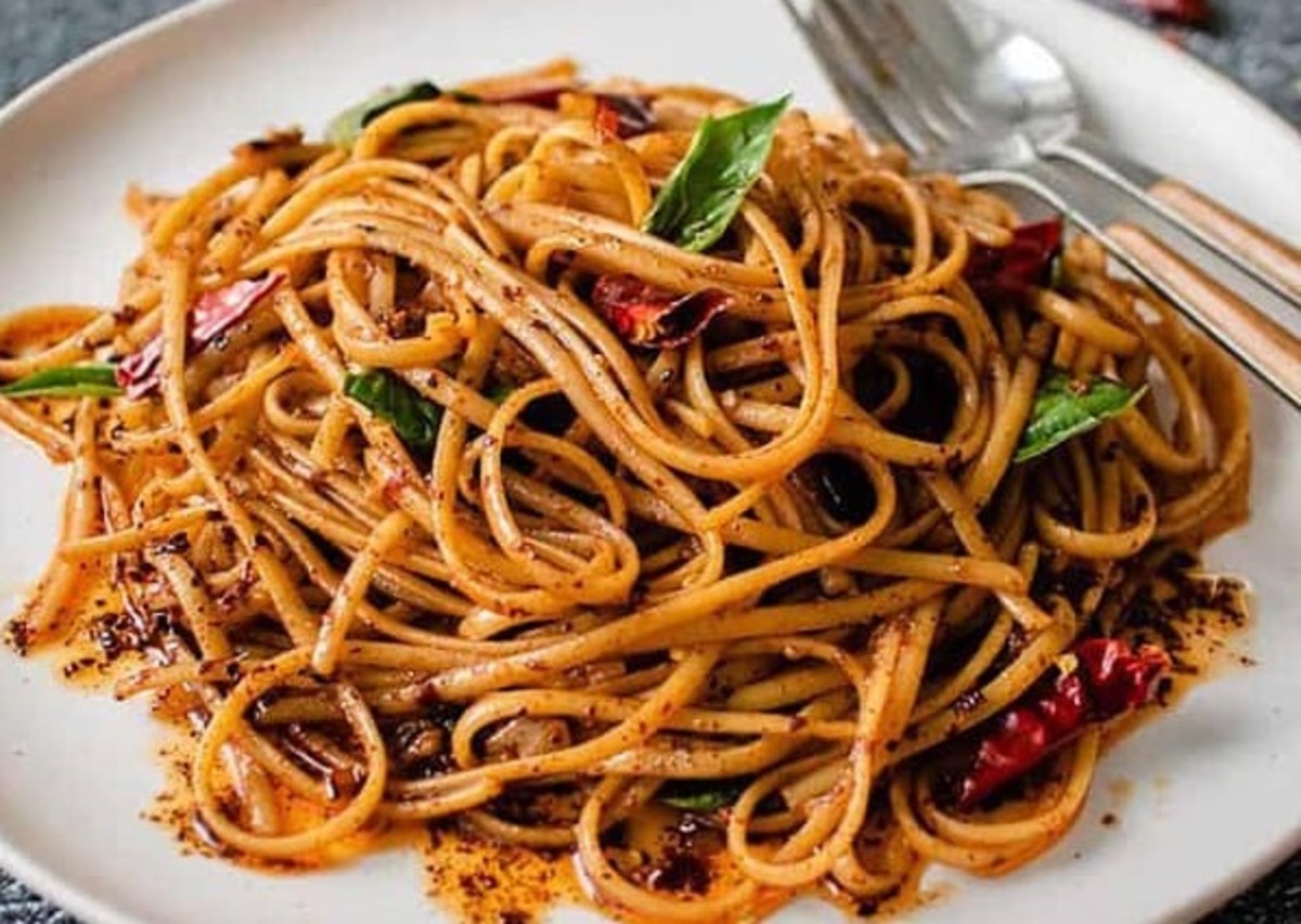 طرز تهیه نودل با سوسیس؛ ساده و خوشمزه