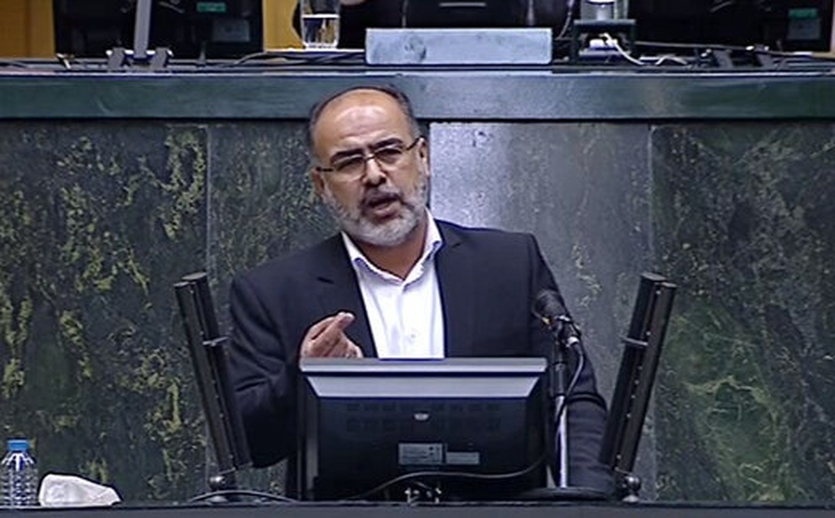 نماینده مجلس: ورود نیروهای نظامی به دانشگاه‌ها کماکان ممنوع است/ راه‌اندازی دفاتر نیروهای مسلح در دانشگاه‌ها جنبه علمی دارد