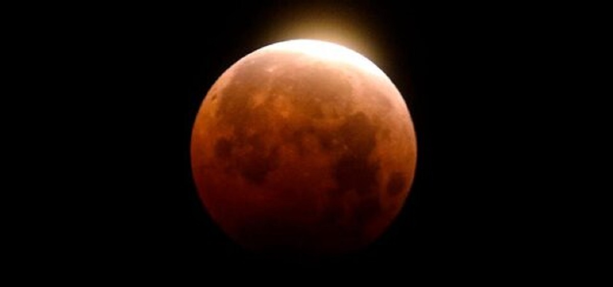 ماه خون در آسمان ۱۷ آبان (+ عکس)