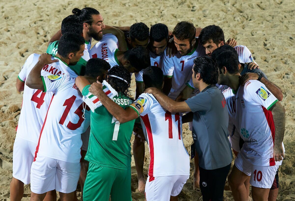 روزنامه ایران: سر دادن شعار علیه جمهوری اسلامی پس از فوتبال ساحلی ایران و امارات/ تبعات این اقدام به زودی دامن امارات را خواهد گرفت