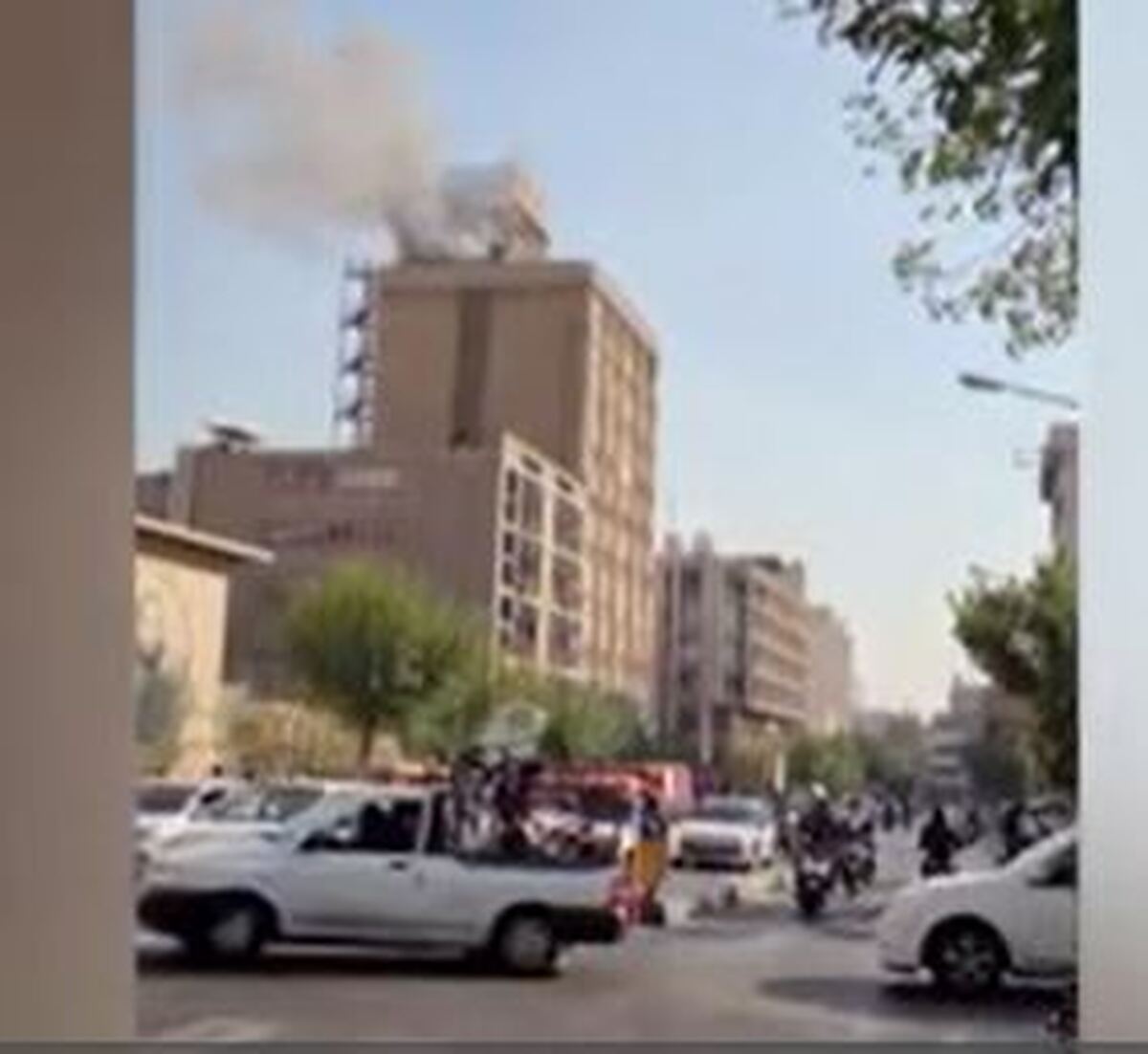 ببینید | آتش‌سوزی در ساختمان نزدیک میدان فردوسی در تهران
