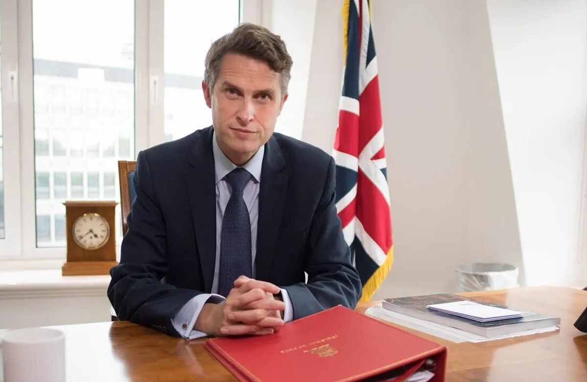 استعفای وزیر بریتانیا به دلیل ارسال پیامک تهدیدآمیز