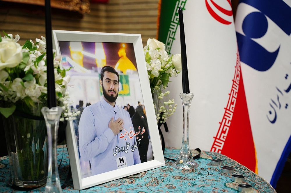 مدیرعامل بانک صادرات ایران:شهدا در عین مظلومیت در اوج اقتدار هستند مدیرعامل بانک صادرات ایران:شهدا در عین مظلومیت در اوج اقتدار هستند