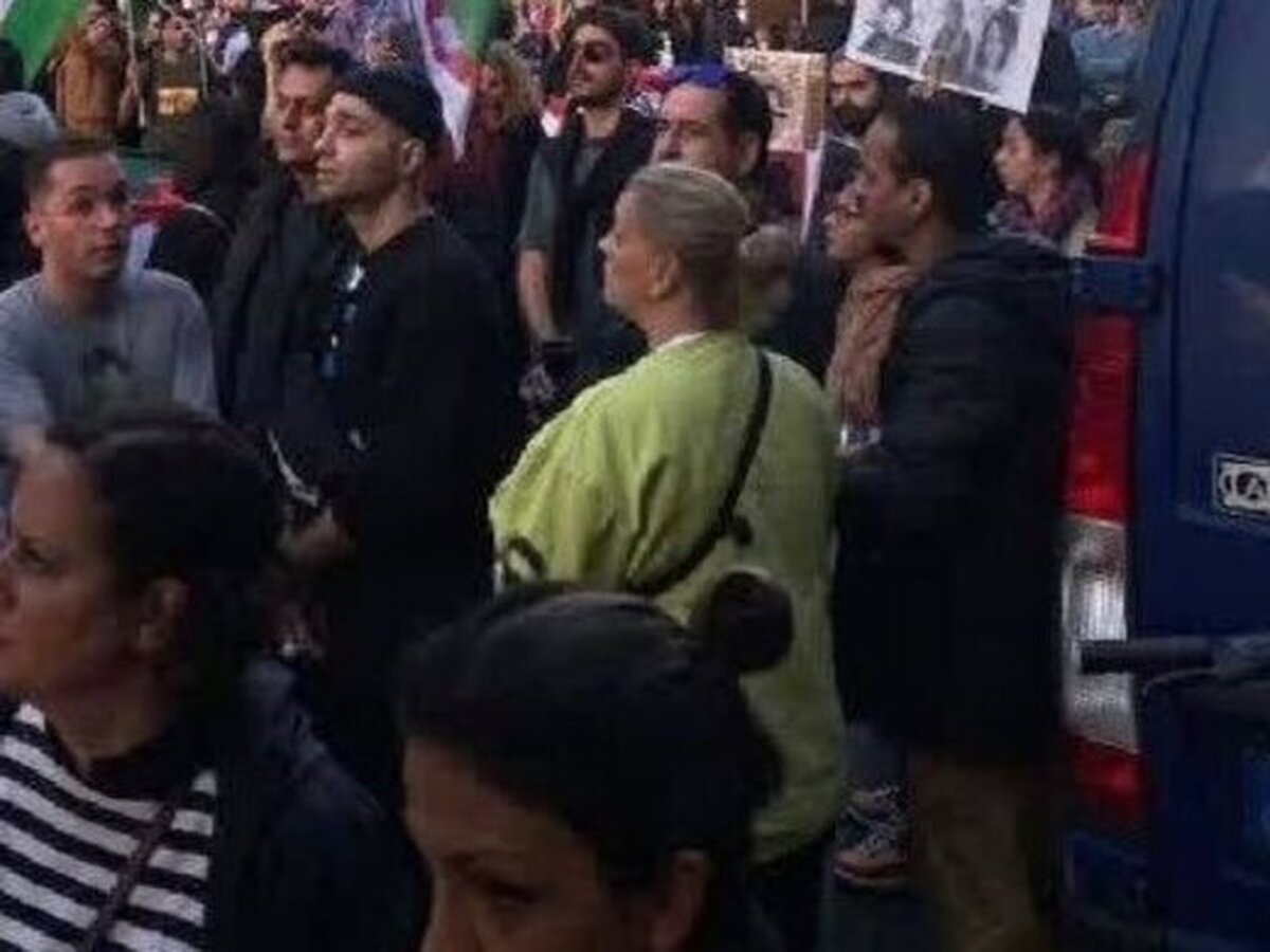 کیهان: آنهایی که در تظاهرات برلین شرکت کردند همه اجق وجق، شیطان پرست، همجنس باز، افریقایی، کره ای و اوکراینی بودند