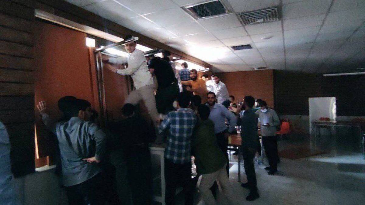 اطلاعیه دانشگاه شریف درباره اتفاقات روز گذشته: باز هم تعدادی دانشجو ممنوع الورود شدند!