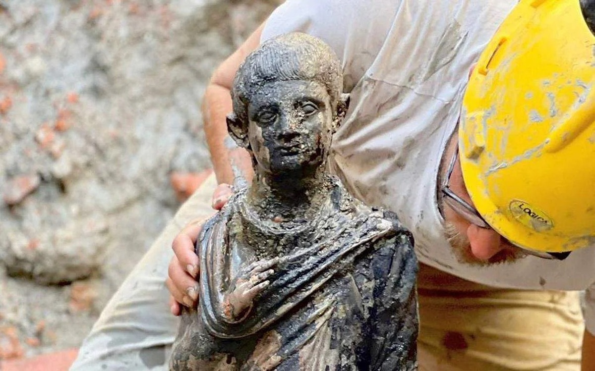 ببینید| کشف مجسمه‌های برنزی 2 هزار ساله در ایتالیا