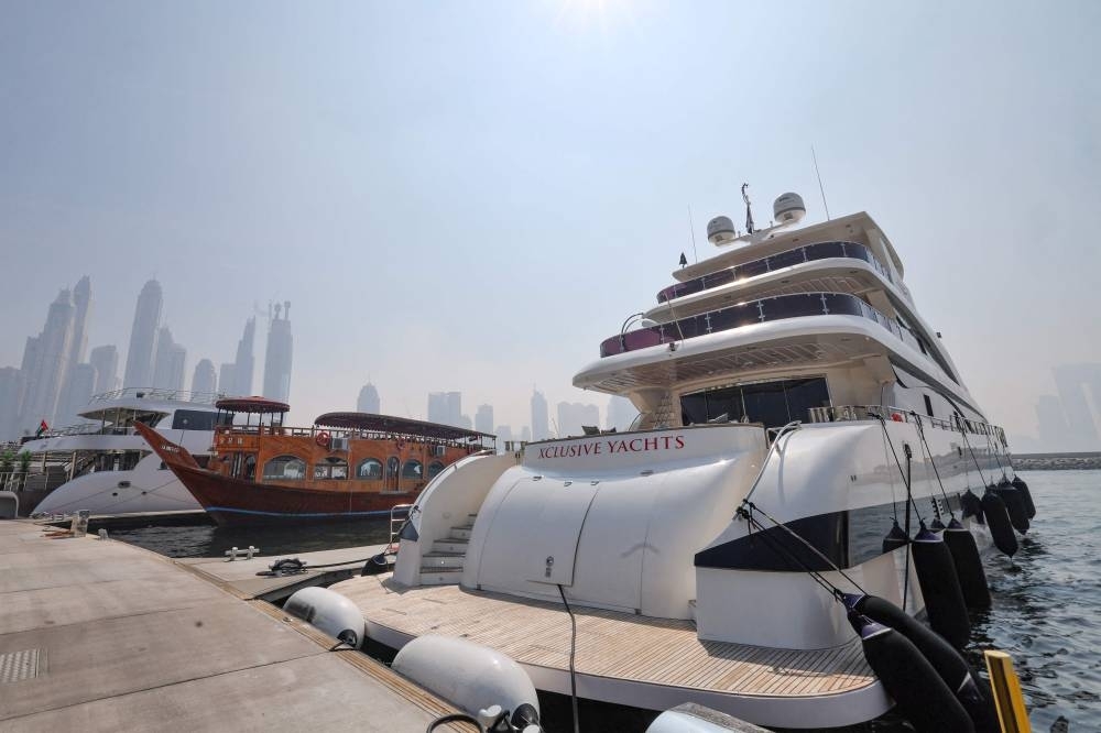 جام جهانی قطر دبی / شبی 15000 دلار به دنبال پول نقد در یک قایق تفریحی لوکس