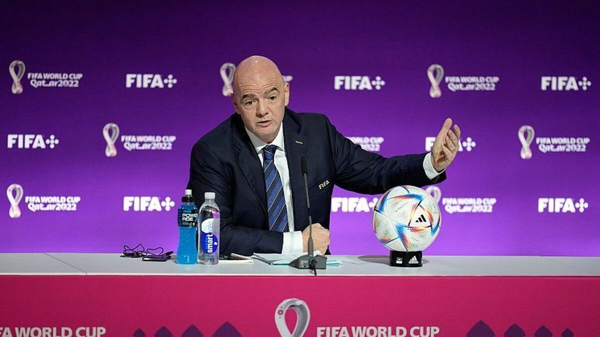 انتقاد رئیس فیفا از سیاست های اروپا/ پیشنهاد میزبانی تورنمنت فوتبالی در ایران