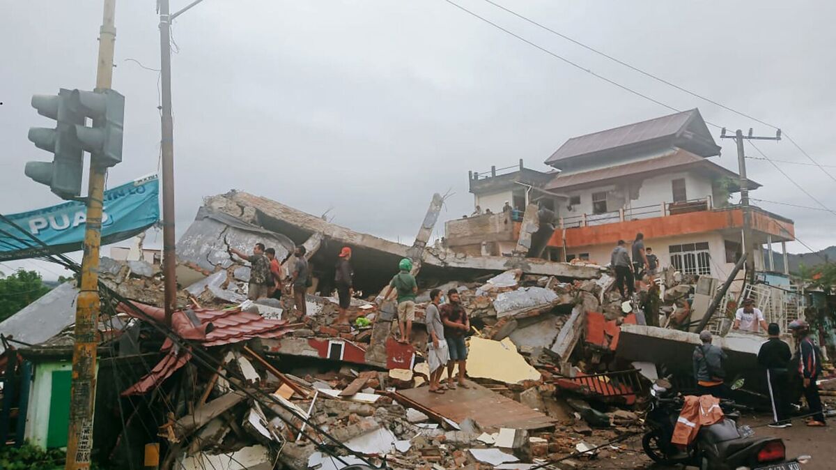شمار کشته های زلزله اندونزی به ۱۶۲ نفر رسید 