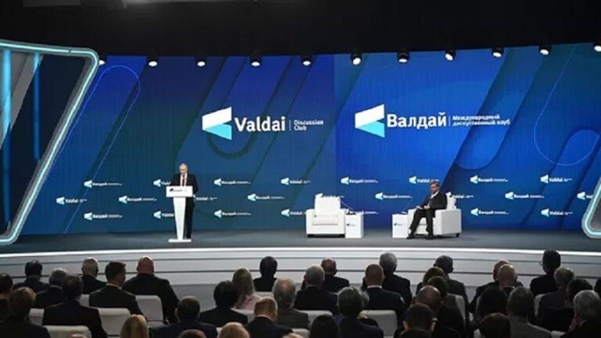 پوتین: روسیه جای ساخت «بمب کثیف» اوکراین را می داند