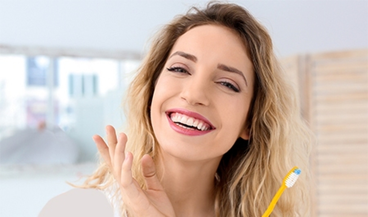 5 روش طبیعی برای سم زدایی دهان و سفید کردن دندان ها