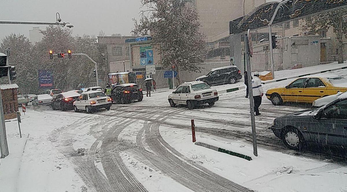 ببینید | بارش برف در شمال تهران