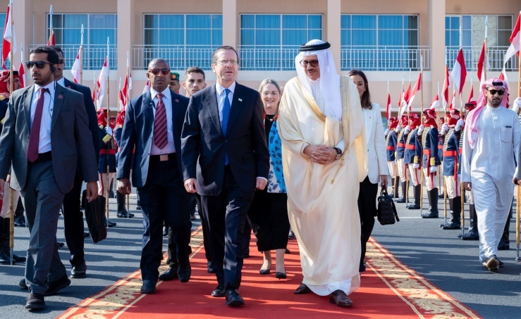 سفر رئیس جمهور اسرائیل به بحرین (+عکس) سفر رئیس جمهور اسرائیل به بحرین (+عکس)