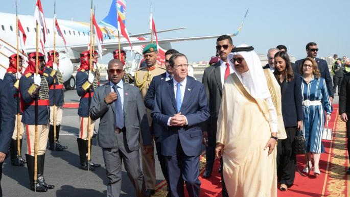 سفر رئیس جمهور اسرائیل به بحرین (+عکس) سفر رئیس جمهور اسرائیل به بحرین (+عکس)