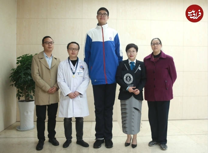 پسری که رکورددار قدبلندترین نوجوان جهان است (+عکس)