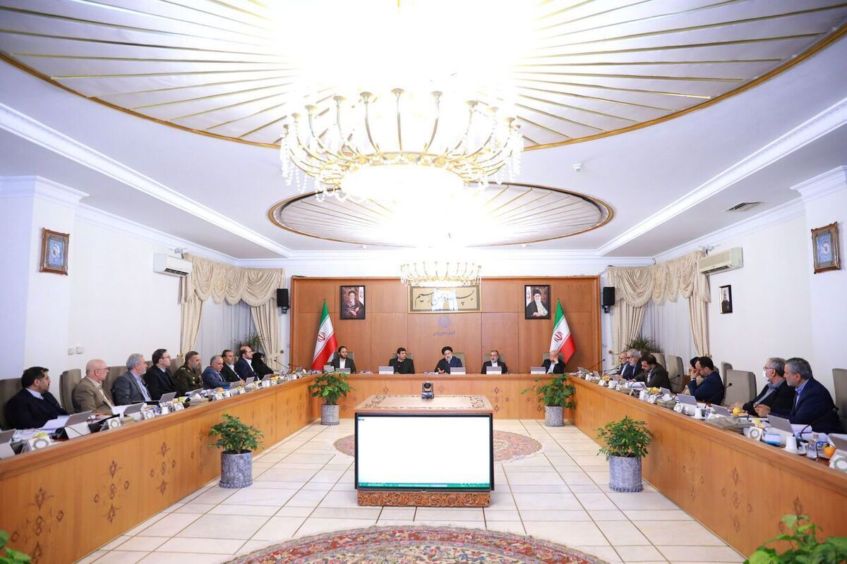 پیشنهاد رئیسی درباره حقوق سال آینده کارمندان/ پرداخت ها براساس میزان بهره‌وری صورت گیرد