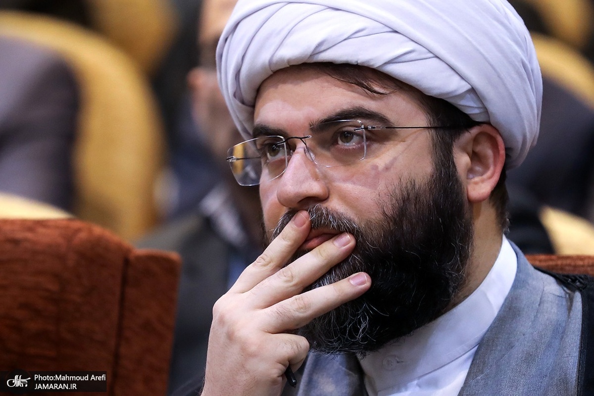 رئیس سازمان تبلیغات: دشمن بداند لباس روحانیت کفن ماست / طلبه ها با عمامه پراکنی میدان را خالی نمی‌کنند