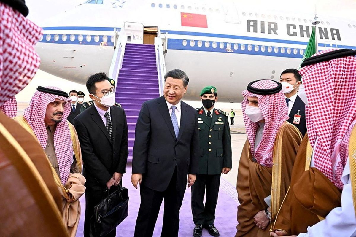 چرا عربستان با فرش بنفش به استقبال رئیس‌جمهور چین رفت؟ (+ عکس)