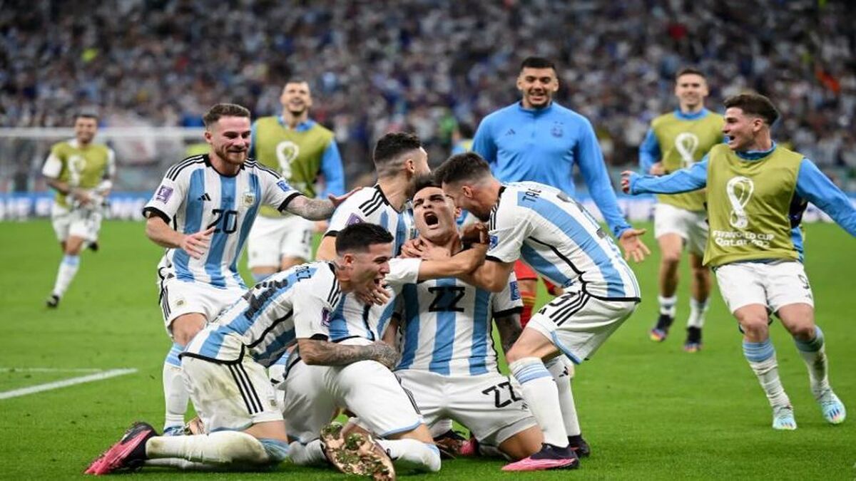 ببینید | جشن و شادی هواداران آرژانتین پس از صعود