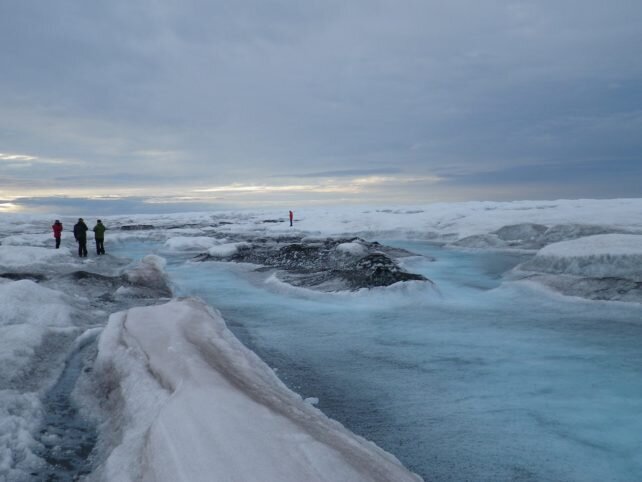 خطر آزاد شدن صدها هزار تن باکتری در هنگام ذوب شدن یخچال های طبیعی