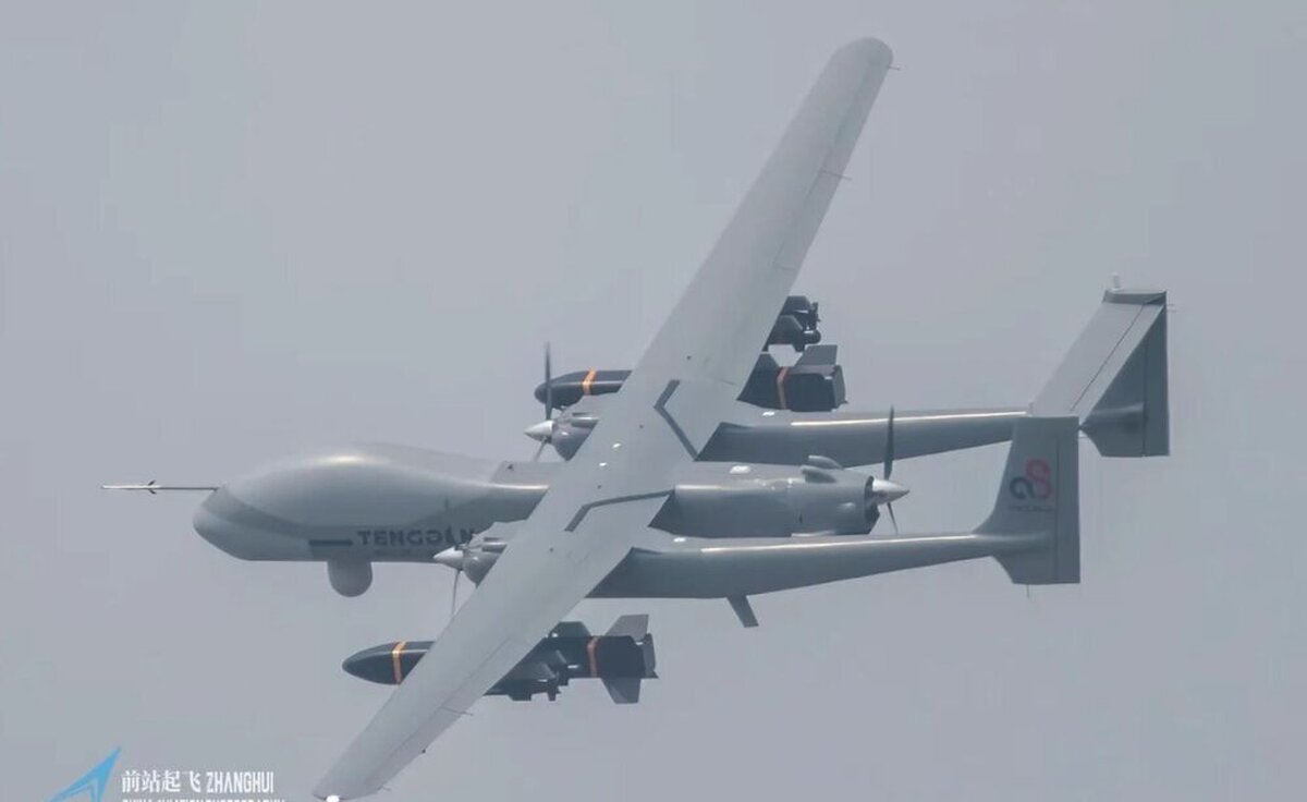 چین/ پهپاد یا جنگنده، قدرت نمایی عقرب دو دُم در آسمان (+عکس)