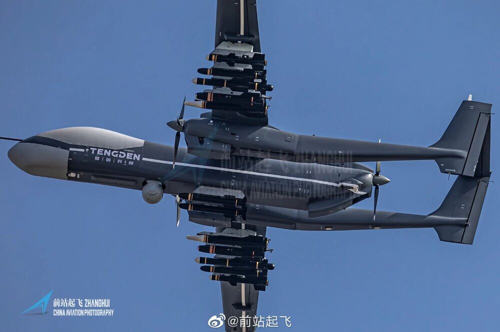 چین/ پهپاد یا جنگنده، قدرتنمایی عقرب دو دُم در آسمان (+عکس)