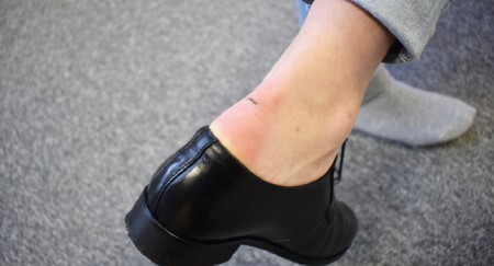 شیوه های گشاد کردن کفش تنگ در خانه