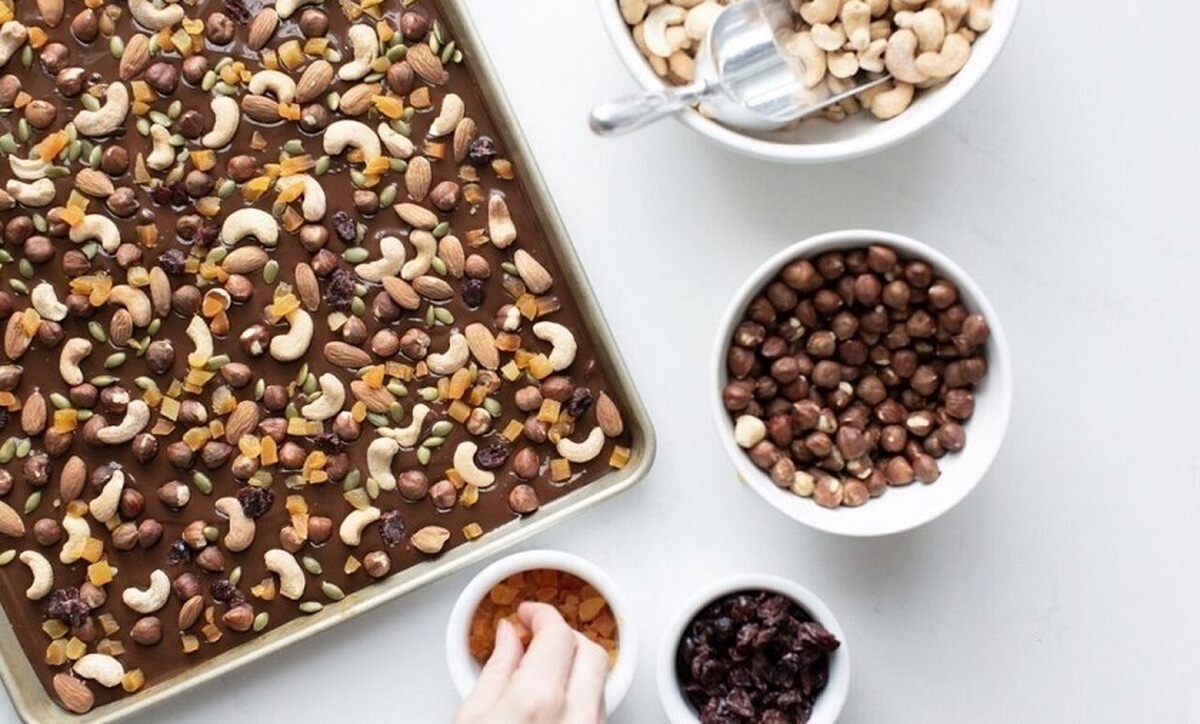 طرز تهیه شکلات آجیلی در منزل؛ ویژه شب یلدا