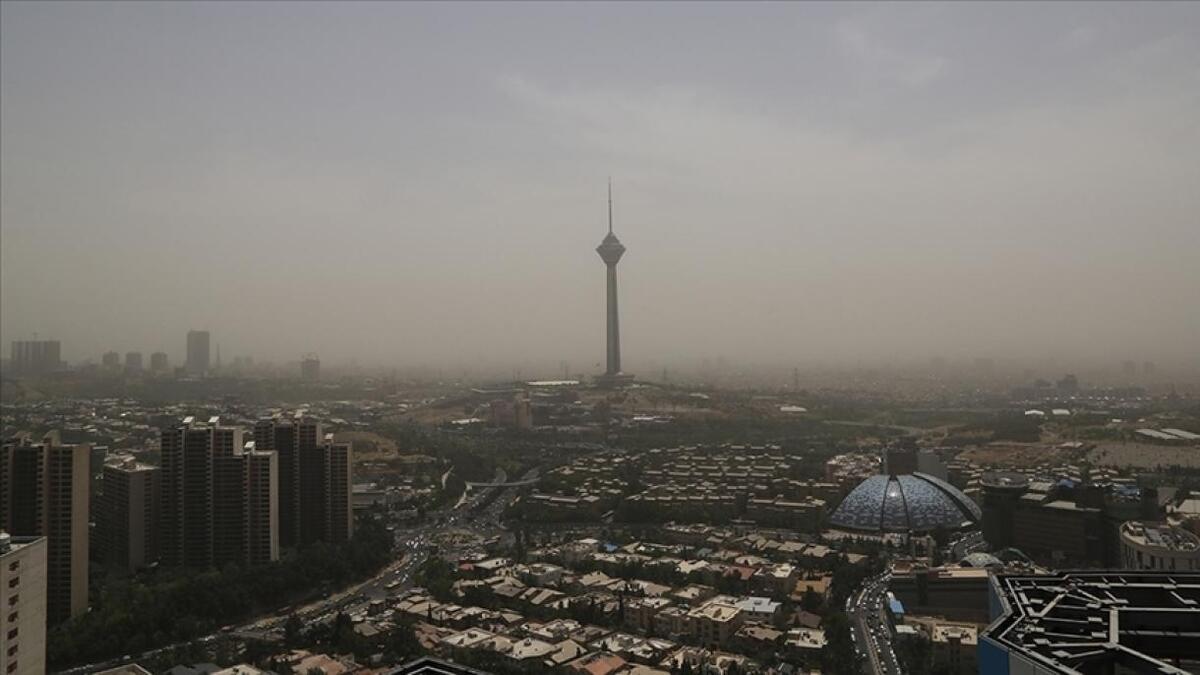 مدارس تهران و البرز به دلیل آلودگی هوا روز شنبه غیر حضوری شد