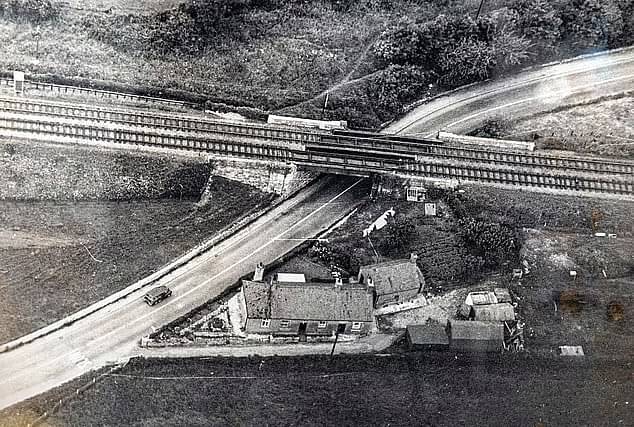 زندگی ۴۰ساله یک زوج در مکانی غیرقابل باور (عکس) زندگی ۴۰ساله یک زوج در مکانی غیرقابل باور (عکس)