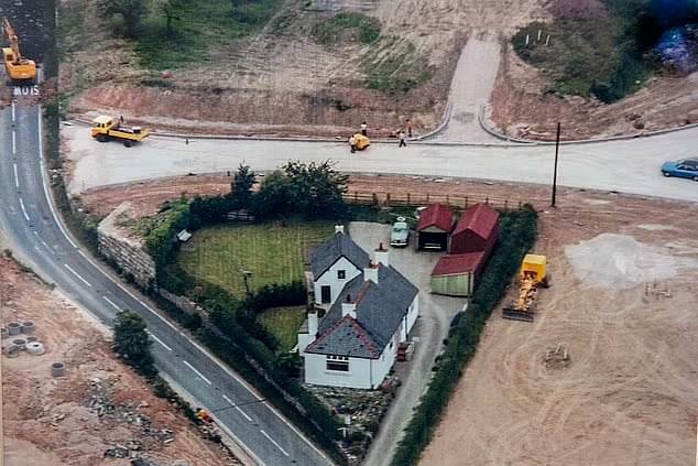 زندگی ۴۰ساله یک زوج در مکانی غیرقابل باور (عکس) زندگی ۴۰ساله یک زوج در مکانی غیرقابل باور (عکس)