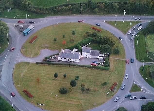 زندگی ۴۰ساله یک زوج در مکانی غیرقابل باور (عکس) زندگی ۴۰ساله یک زوج در مکانی غیرقابل باور (عکس)