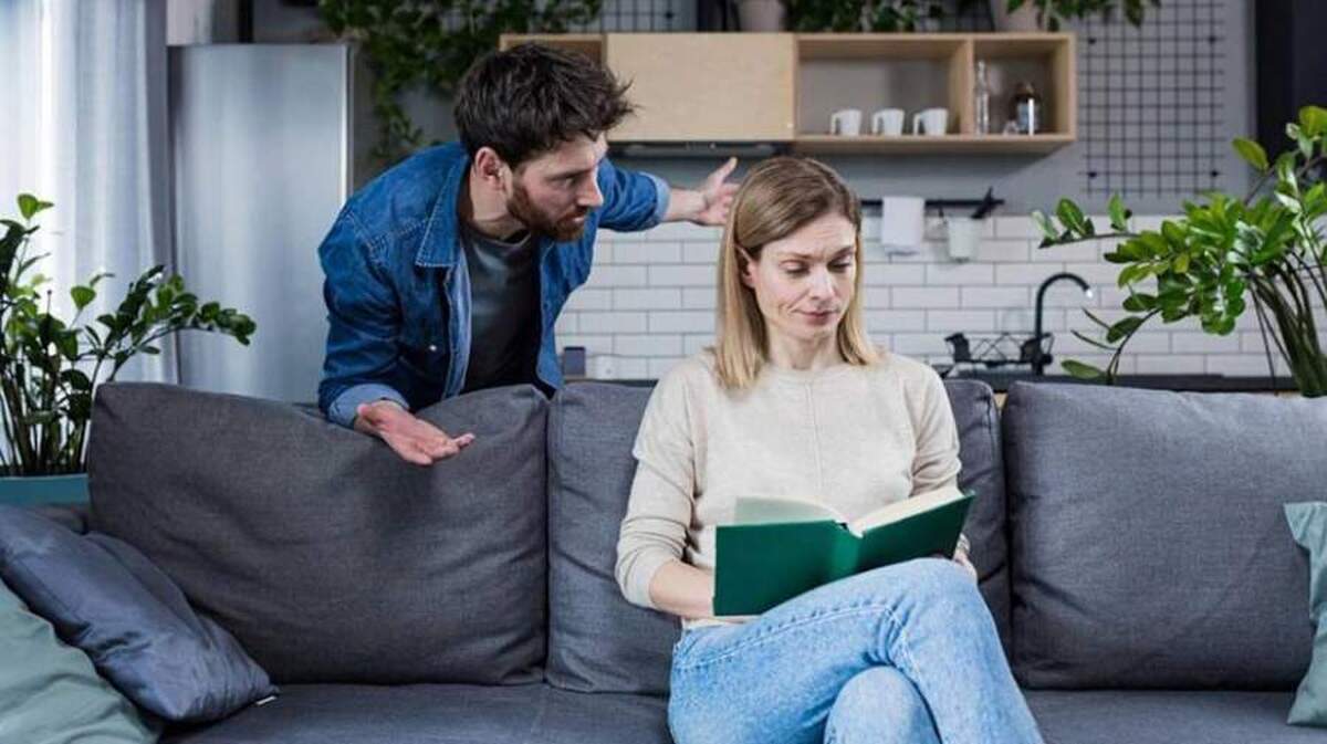 ۱۰ نشانه که همسرتان از شما سوءاستفاده می کند