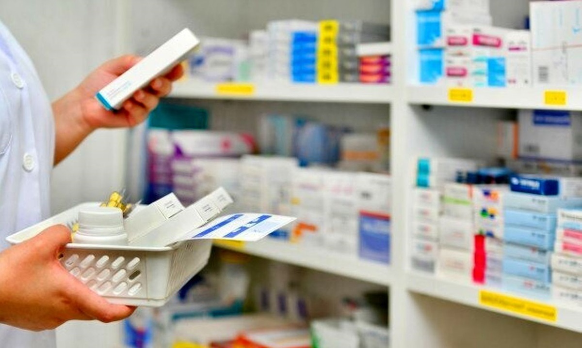 وزارت بهداشت: ۶۵ تن آنتی بیوتیک دیگر در راه داروخانه هاست