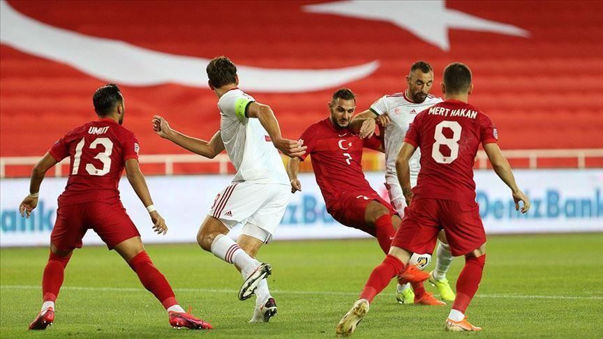 ببینید | ضربه سنگین یک تماشاچی به سر دروزاه بان حین بازی در فوتبال ترکیه